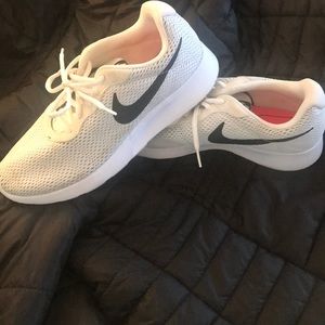 Men’s size 9 Nike shoes